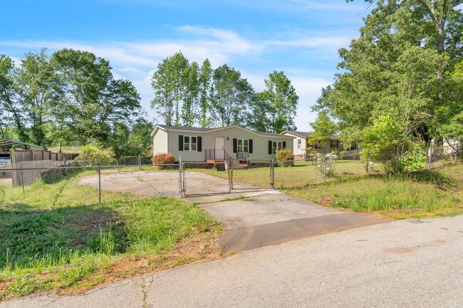Building Photo - 92 Dryden Ave