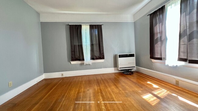 Building Photo - Charming Duplex Lower Unit – 2bd 1ba Nestl...