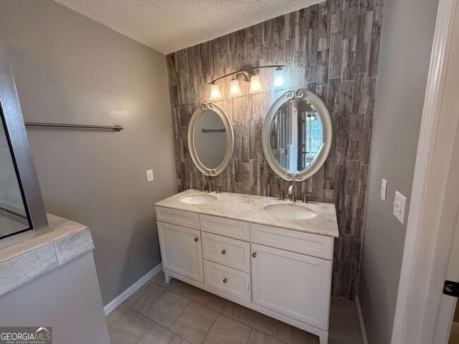 Building Photo - 309 N Belmont Ct