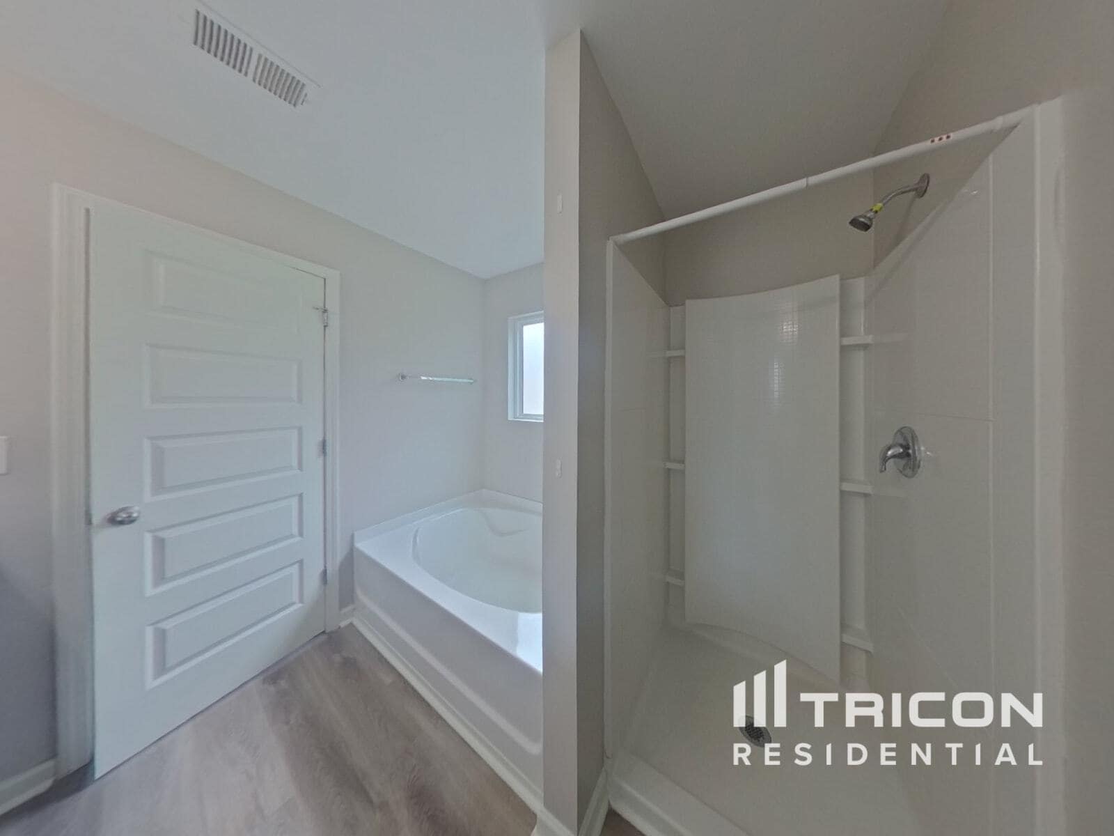 Building Photo - 3650 Lebella Ln