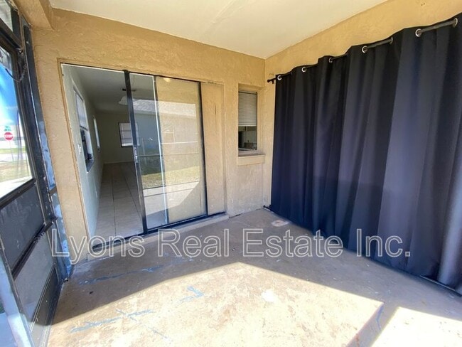 Building Photo - 801 SE 5th Ave