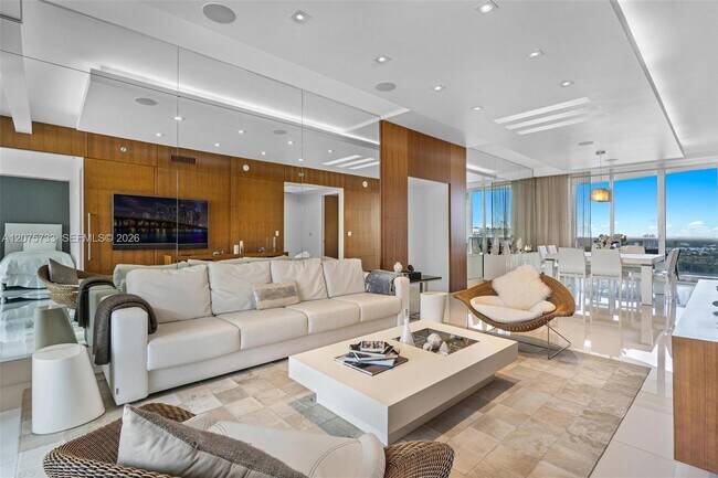 Building Photo - 16001 Collins Ave