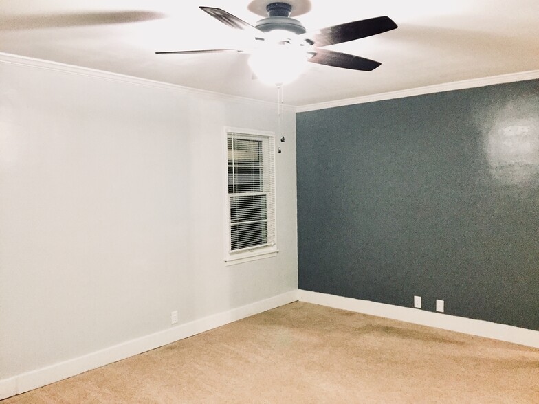 Living Room - 1030 E National Hwy