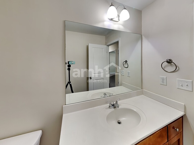 Building Photo - 2515 Beal St