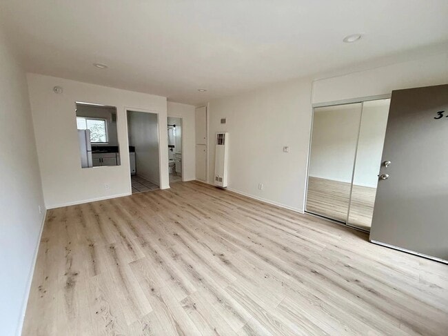 Interior Photo - 5855 Carlton Way,