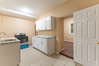 Building Photo - Modern Renovated Studio For Rent!