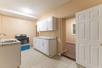 Building Photo - Modern Renovated Studio For Rent!
