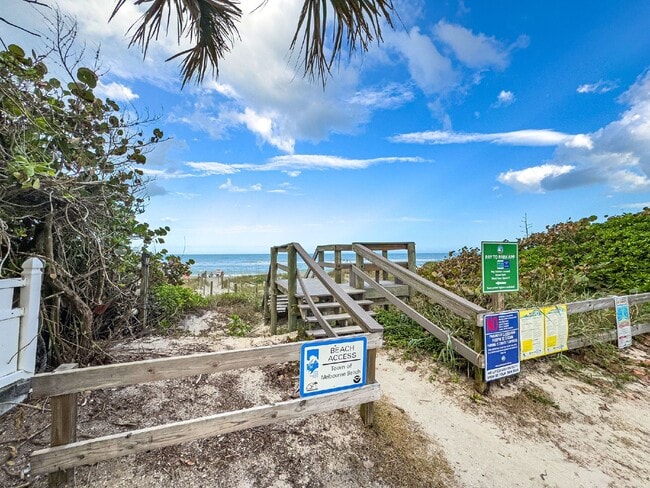 Building Photo - Enjoy Beachside Life