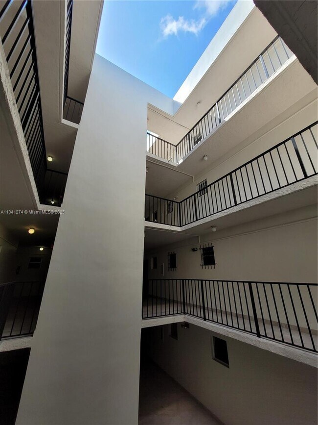 Building Photo - 7101 Byron Ave