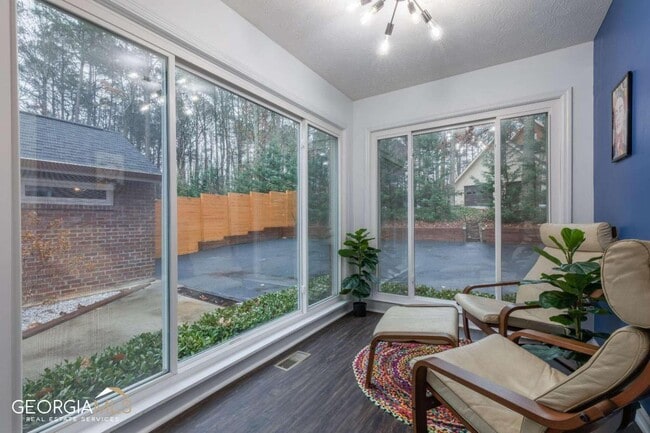 Building Photo - 661 Luther Ct