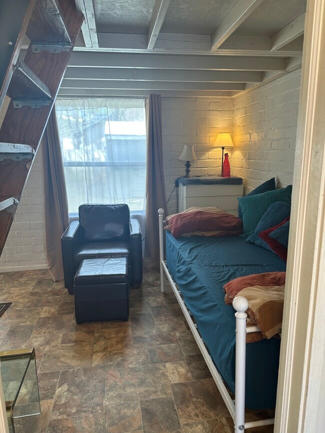 Building Photo - 131 Crowley Lake Dr