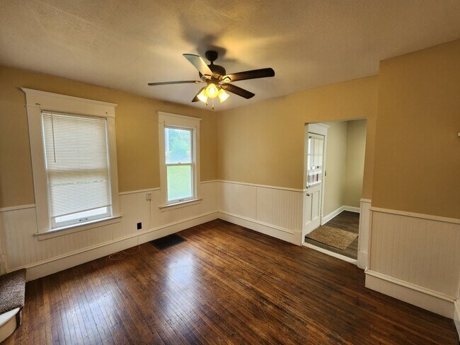 Building Photo - 603 Leclaire St