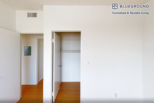 Building Photo - 1920 Overland Ave