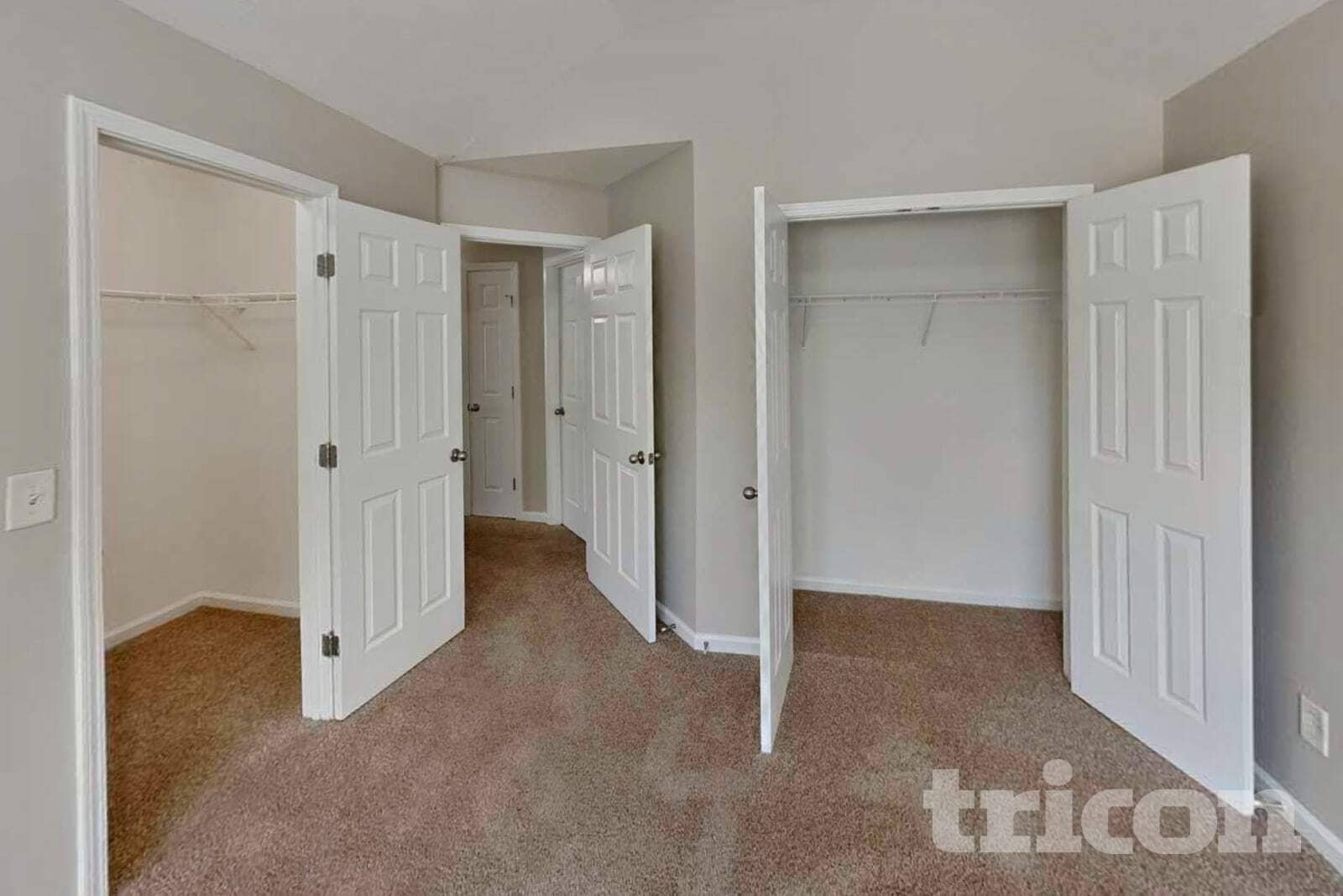 Building Photo - 700 Holland Ridge Dr