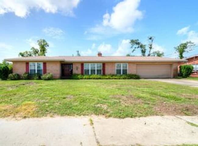 Primary Photo - 919 Huntingdon Rd