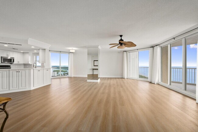 Building Photo - 5051 N Hwy A1A