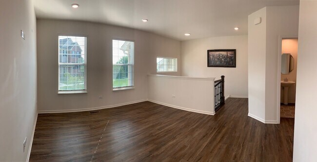 Building Photo - 285 Lakeshore Dr