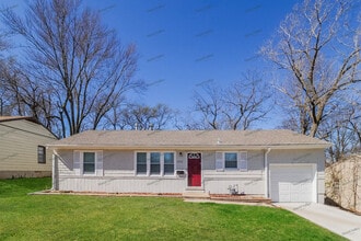 Building Photo - 10006 Oakley Ave