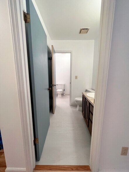 Building Photo - 6621 Woodwedge Dr