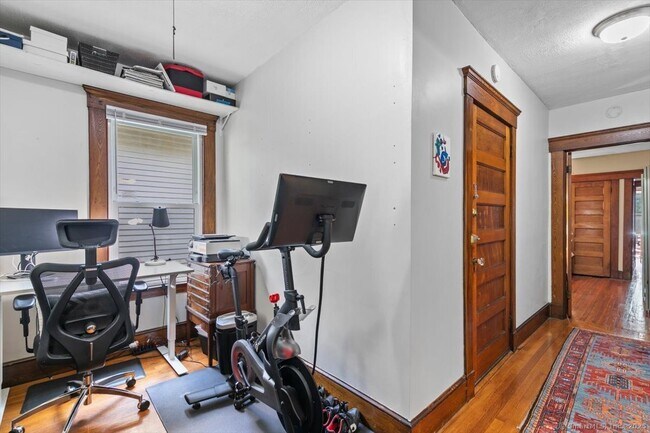 Building Photo - 146 Mansfield St