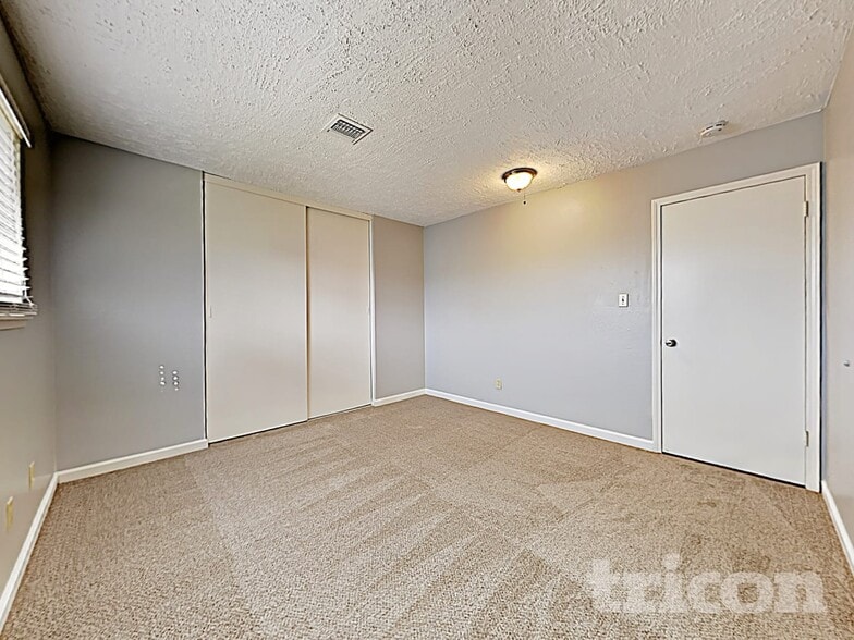 Building Photo - 1901 Georgina Dr