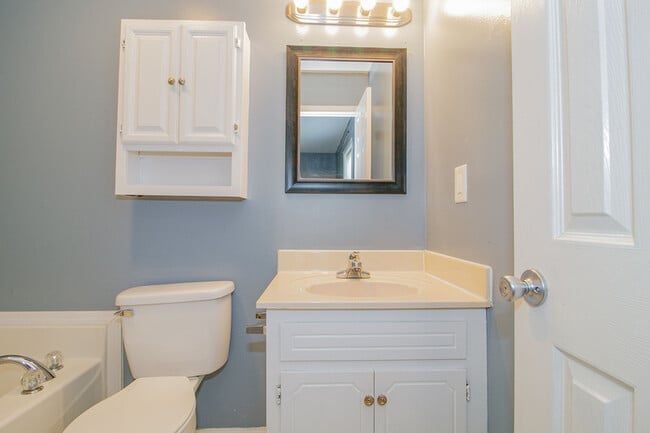 Building Photo - 1634 Hannibal Dr