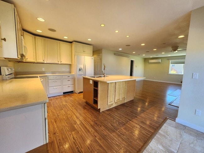 Building Photo - Beautiful Country Townhome!