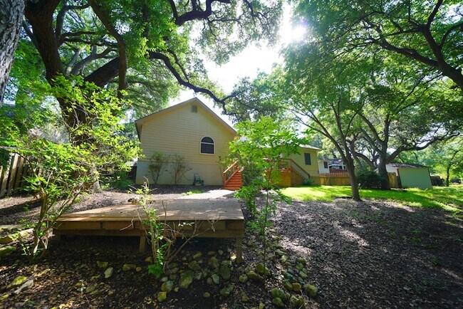 Building Photo - Gorgeous Home in the Coveted Greenshire Subdivision - Realtor Commission: $400