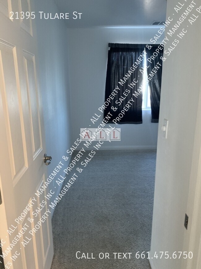 Building Photo - 21395 Tulare St