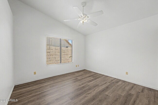 Building Photo - 3103 N Meadow Ln