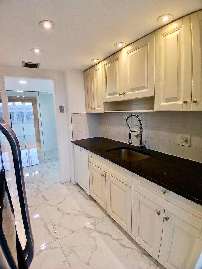 Building Photo - 101 Briny Ave