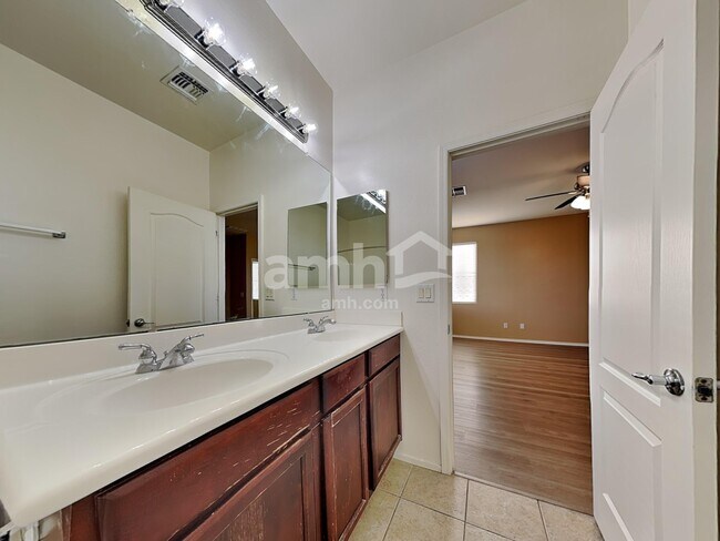 Building Photo - 3787 E Flower Ct