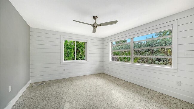 Building Photo - 7665 Sanderling Rd