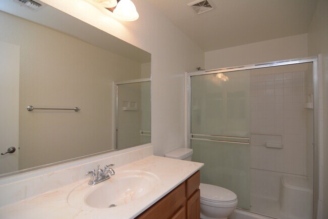 Building Photo - Well Maintained 2 Bedroom 2 Bath Home! Great South Tucson Location!