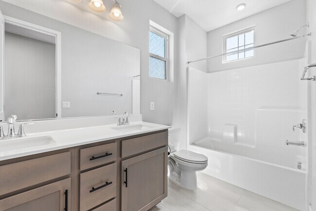 Building Photo - Stunning 3 Bedroom Home with SOLAR in Skye...