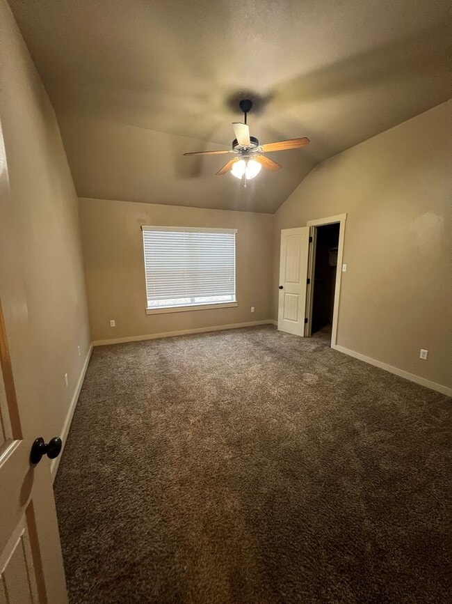 Building Photo - 3302 Lineage Loop