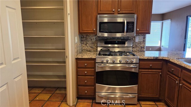 Building Photo - 25568 Blackthorne Dr