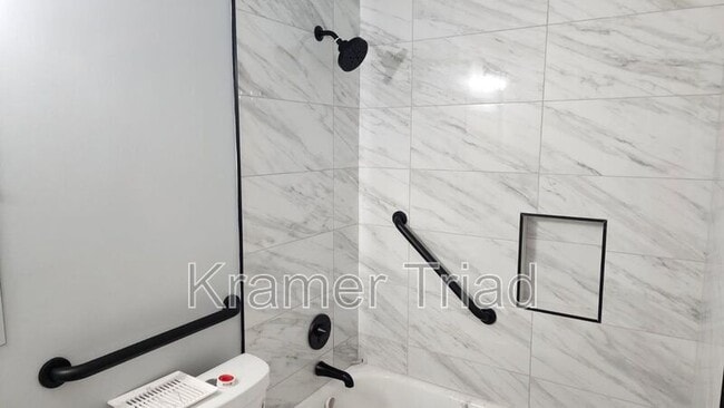 Building Photo - 16105 Chesapeake Cir