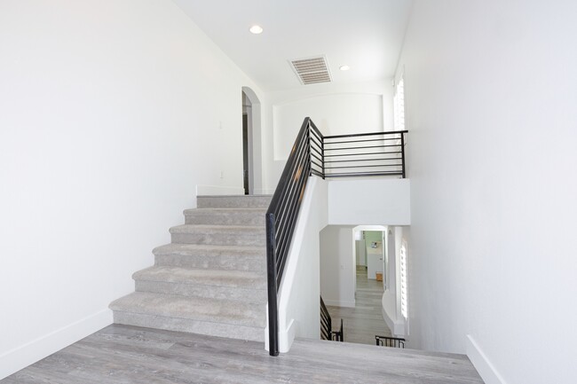 Building Photo - 10658 Salmon Leap St