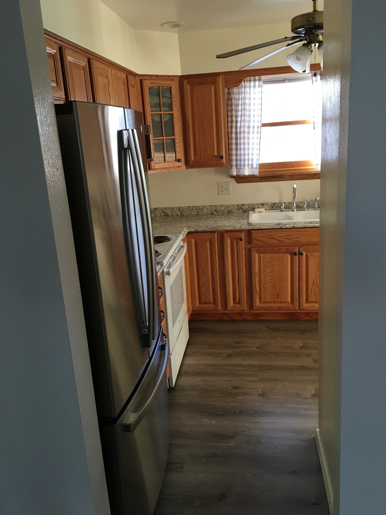 Kitchen - 4685 Robb St