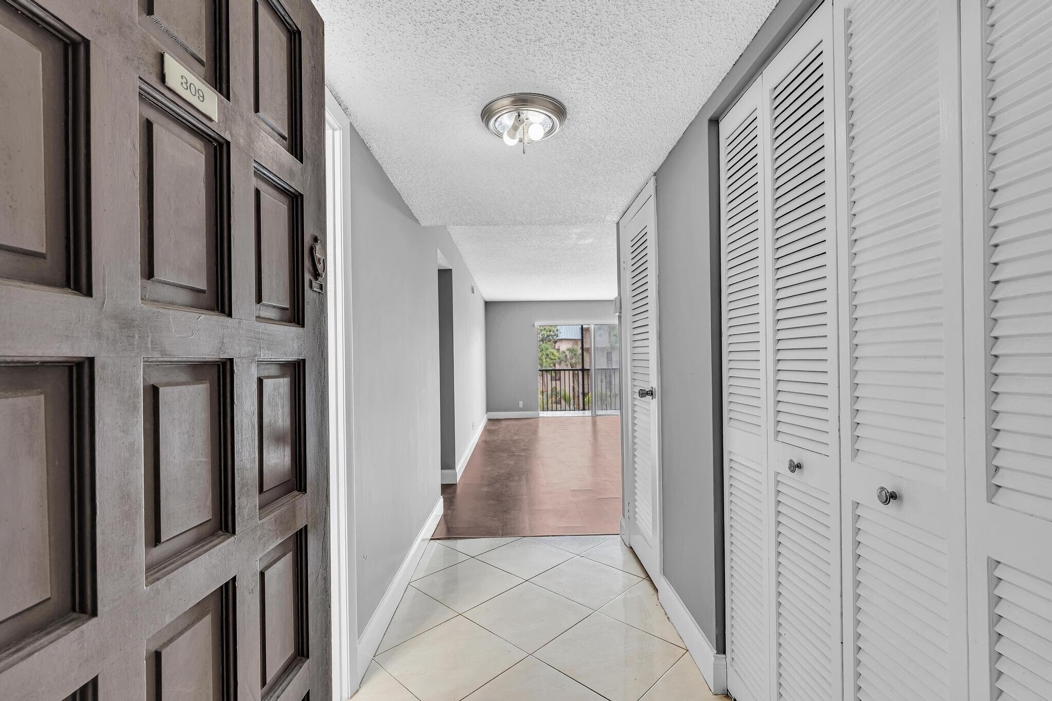 Building Photo - 5961 N Falls Cir Dr