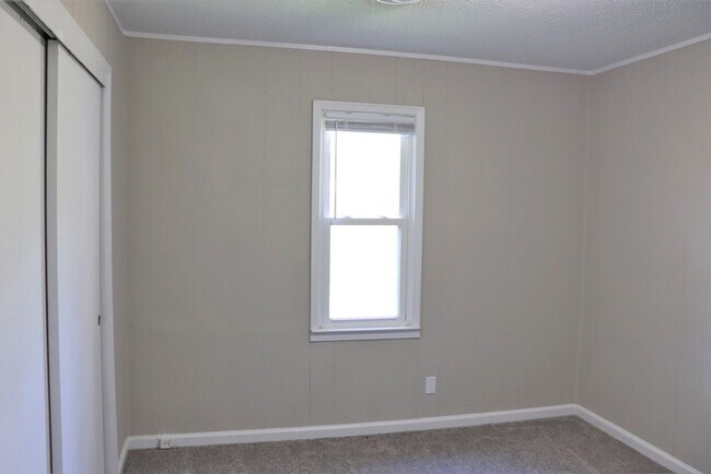 Building Photo - Handsome  3-bedroom ranch home!