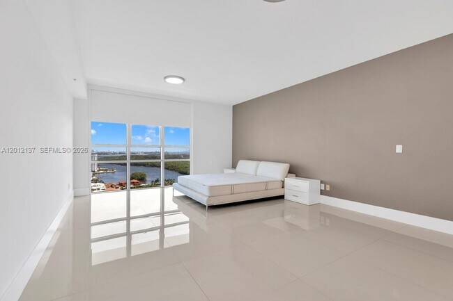 Building Photo - 400 Sunny Isles Blvd