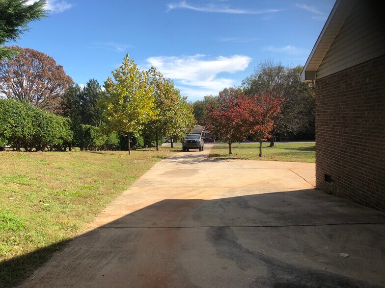 Building Photo - 4440 Clifton Glendale Rd