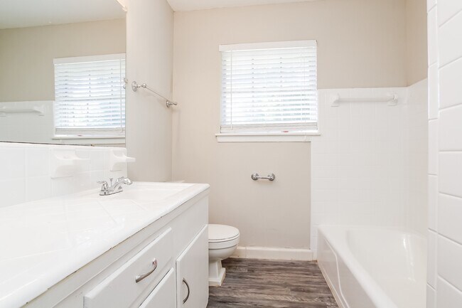 Building Photo - 13322 Oak Leaf Ln