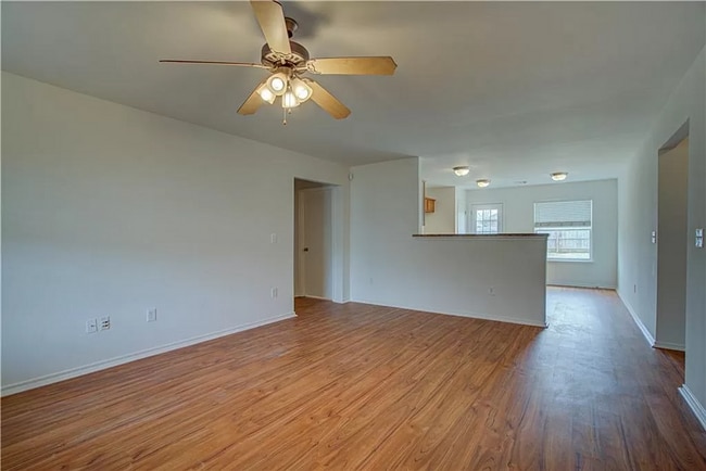 Building Photo - Beautiful Brick Home in Great School Distr...