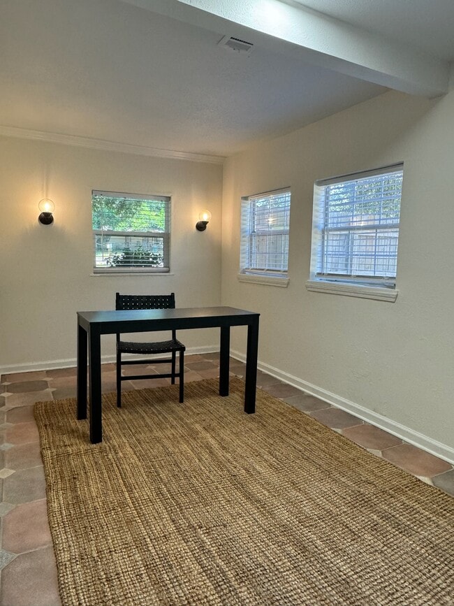 Building Photo - 12 Concordia Blvd