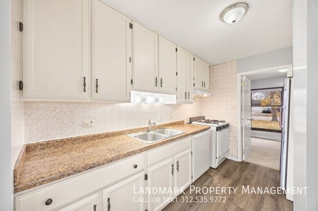 Building Photo - 654 Cambridge Ave