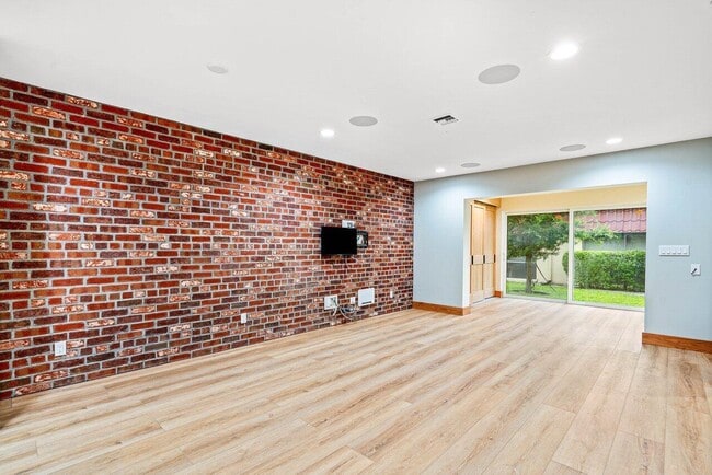 Building Photo - 289 Cape Cod Cir