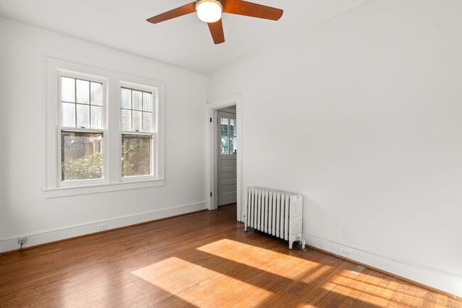 Building Photo - 3 Bed 2.5 Bath - Takoma Park Craftsman - Spacious Rear Deck